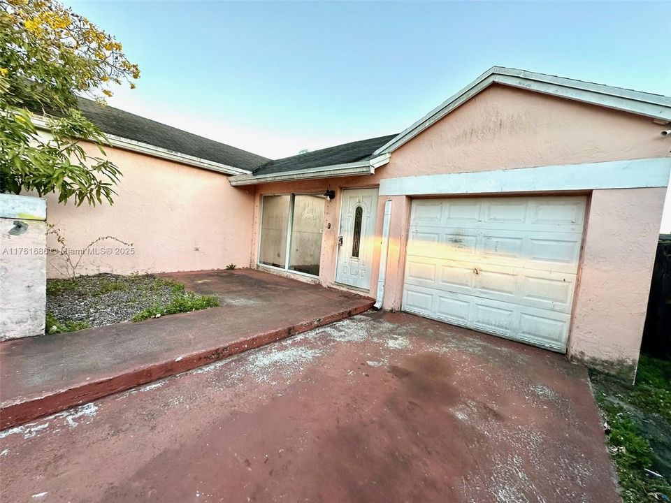 最近售出: $459,000 (3 贝兹, 2 浴室, 1205 平方英尺)