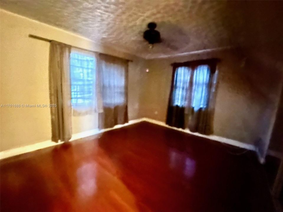 最近售出: $459,000 (3 贝兹, 2 浴室, 1205 平方英尺)