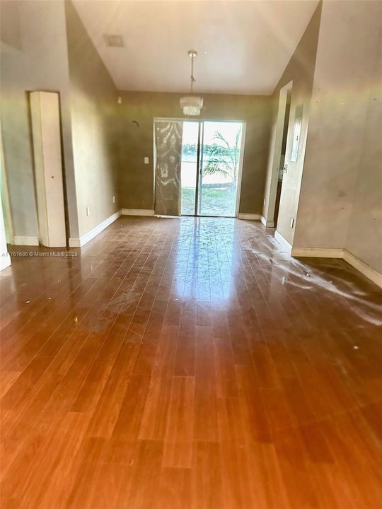 最近售出: $459,000 (3 贝兹, 2 浴室, 1205 平方英尺)