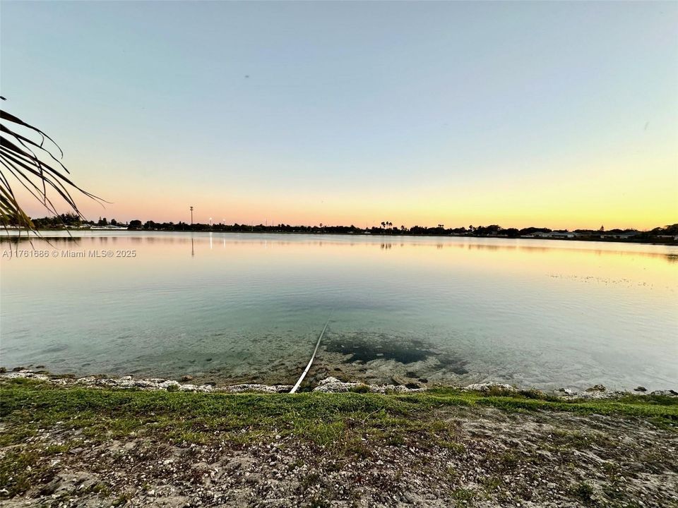 最近售出: $459,000 (3 贝兹, 2 浴室, 1205 平方英尺)