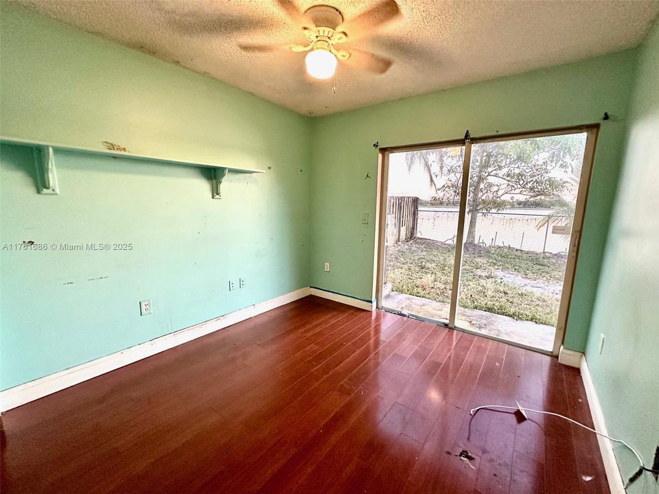 最近售出: $459,000 (3 贝兹, 2 浴室, 1205 平方英尺)