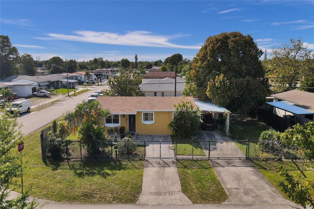 Recently Sold: $550,000 (4 beds, 2 baths, 1592 Square Feet)