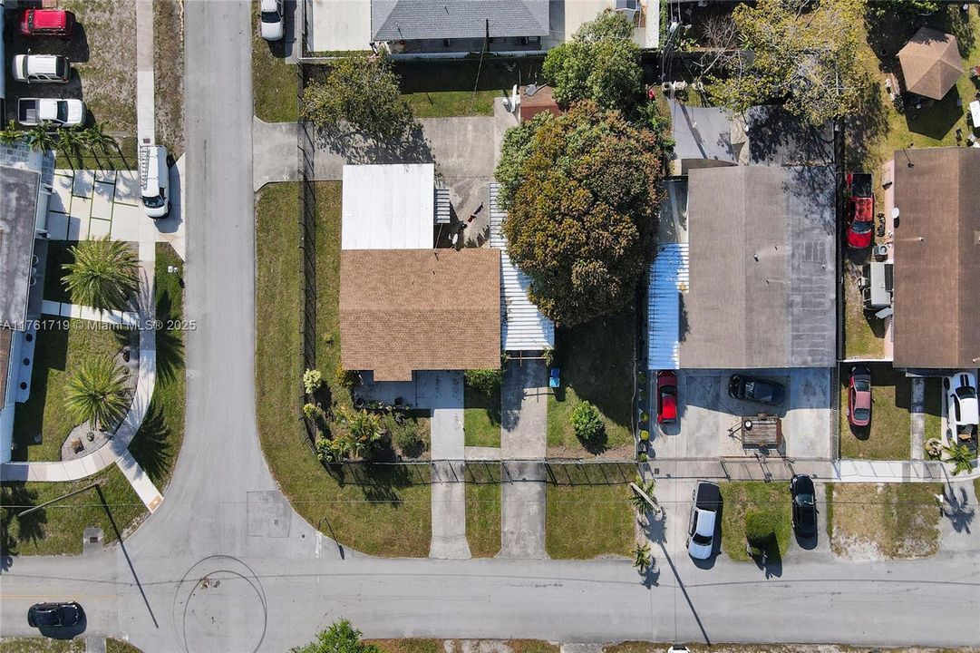 Recently Sold: $550,000 (4 beds, 2 baths, 1592 Square Feet)