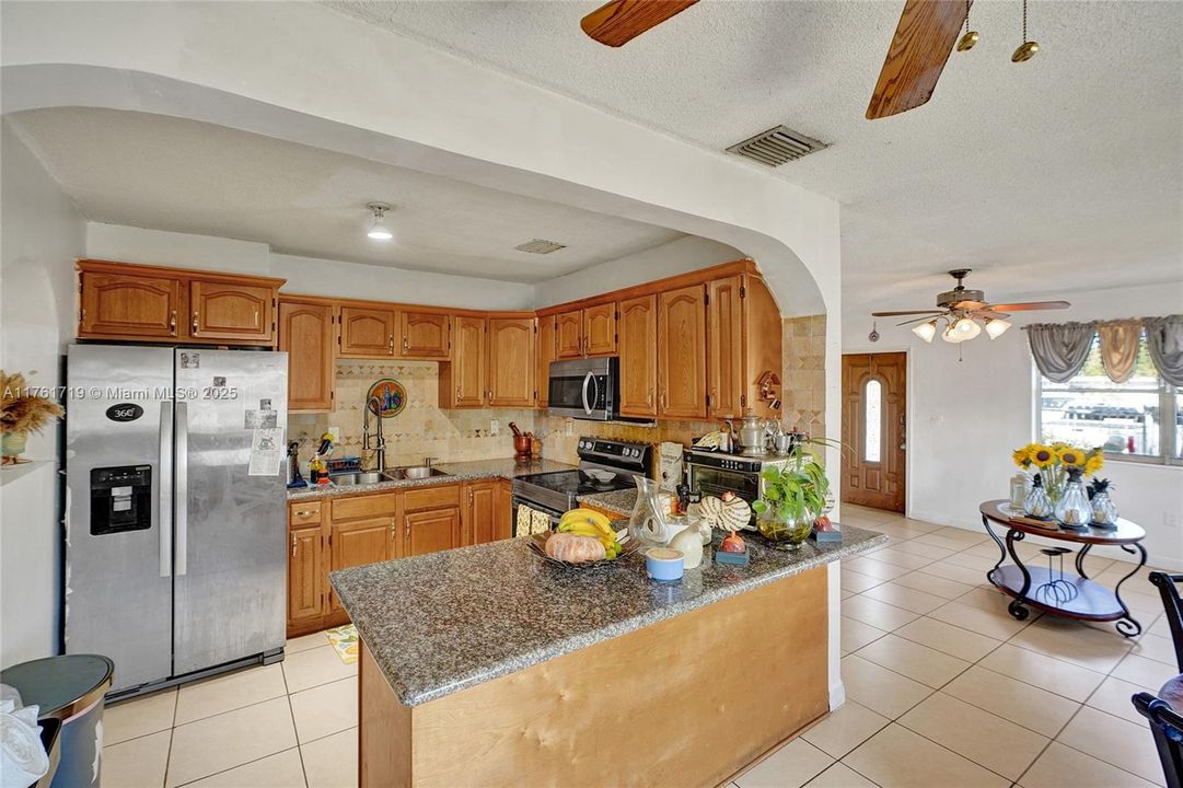 Recently Sold: $550,000 (4 beds, 2 baths, 1592 Square Feet)