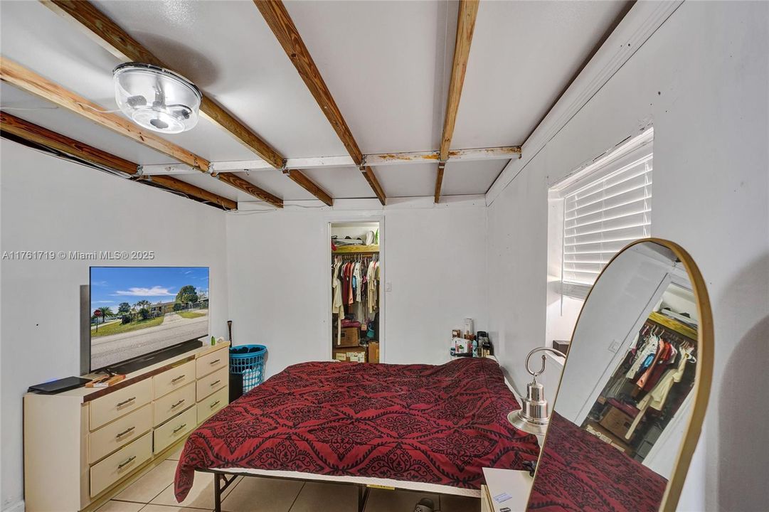 Recently Sold: $550,000 (4 beds, 2 baths, 1592 Square Feet)