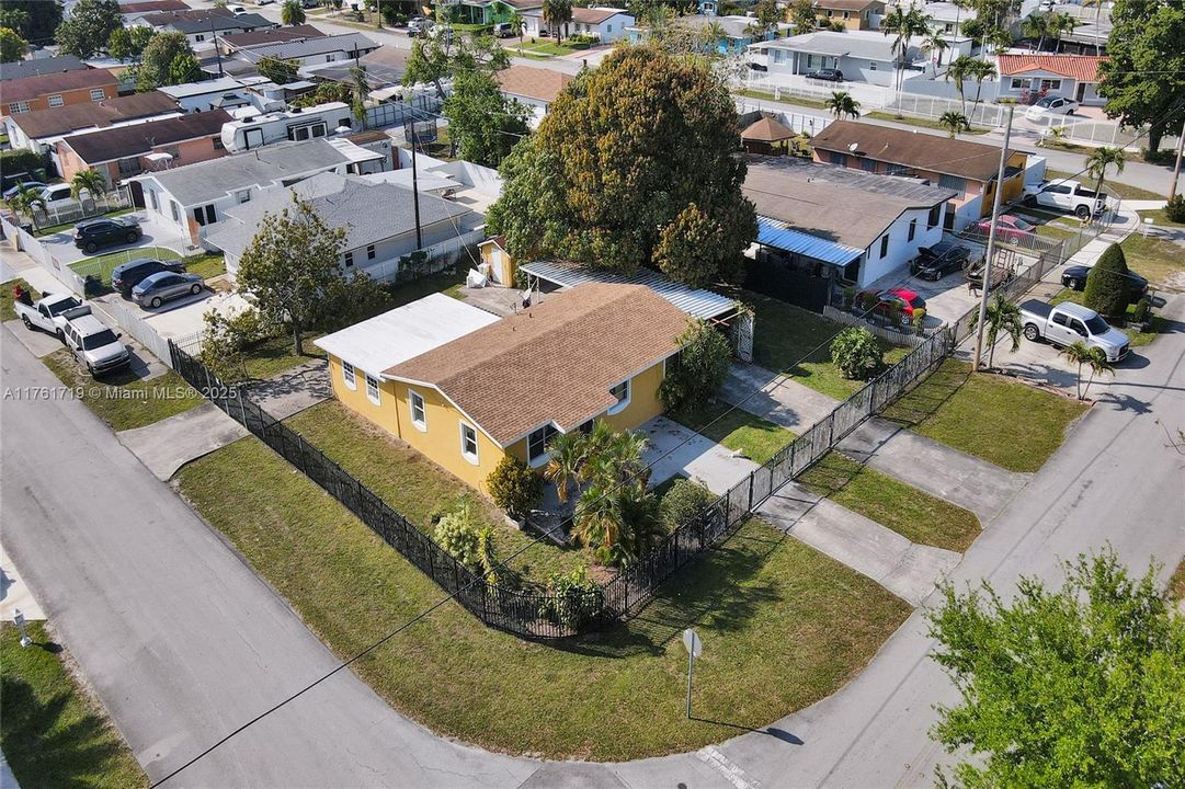 Recently Sold: $550,000 (4 beds, 2 baths, 1592 Square Feet)