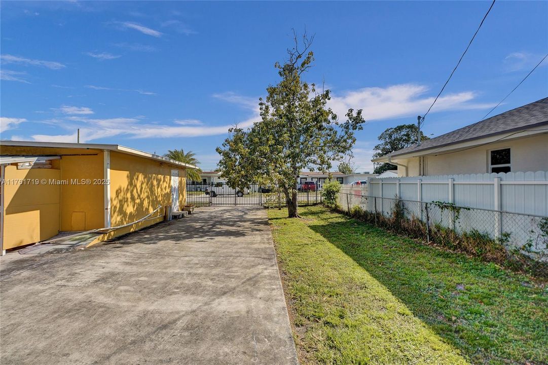 Recently Sold: $550,000 (4 beds, 2 baths, 1592 Square Feet)