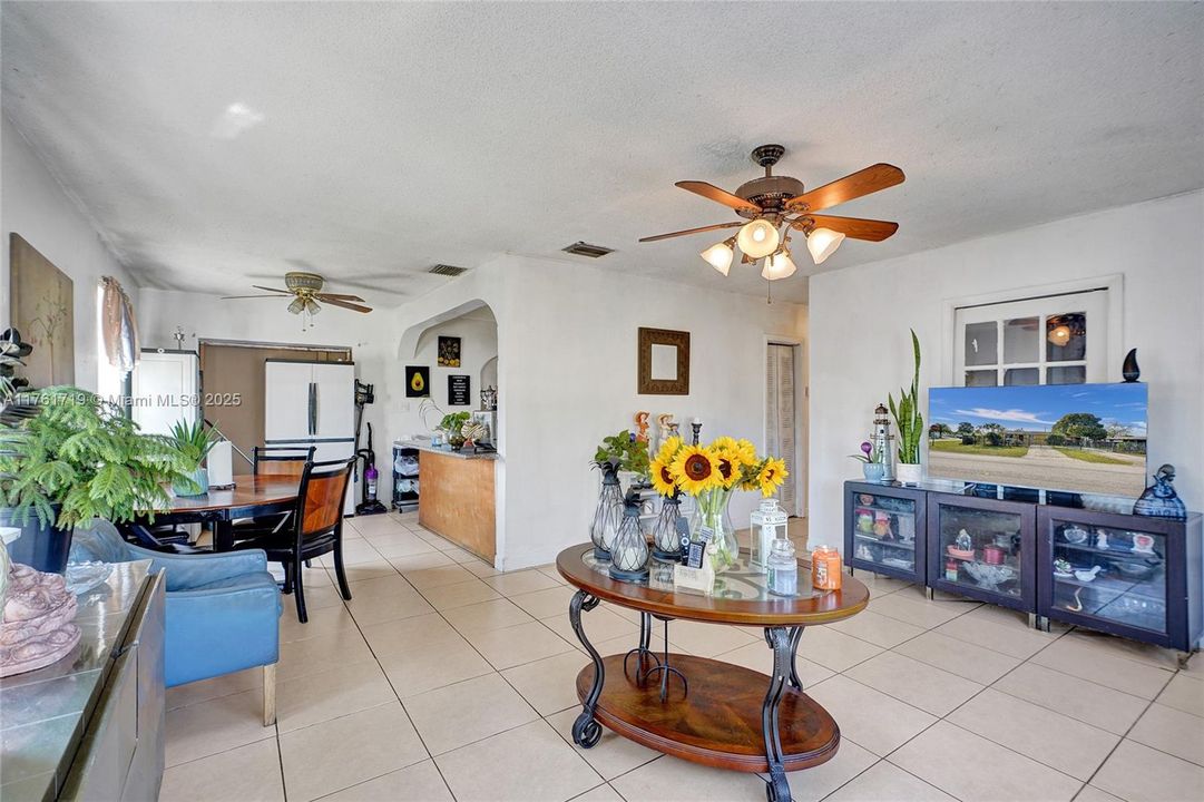 Recently Sold: $550,000 (4 beds, 2 baths, 1592 Square Feet)