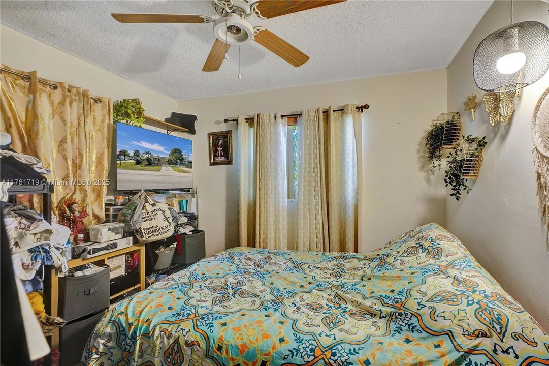 Recently Sold: $550,000 (4 beds, 2 baths, 1592 Square Feet)