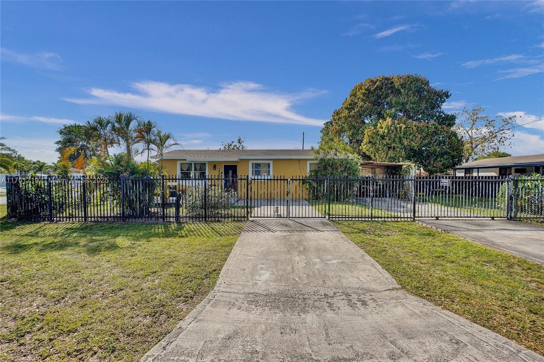 Recently Sold: $550,000 (4 beds, 2 baths, 1592 Square Feet)