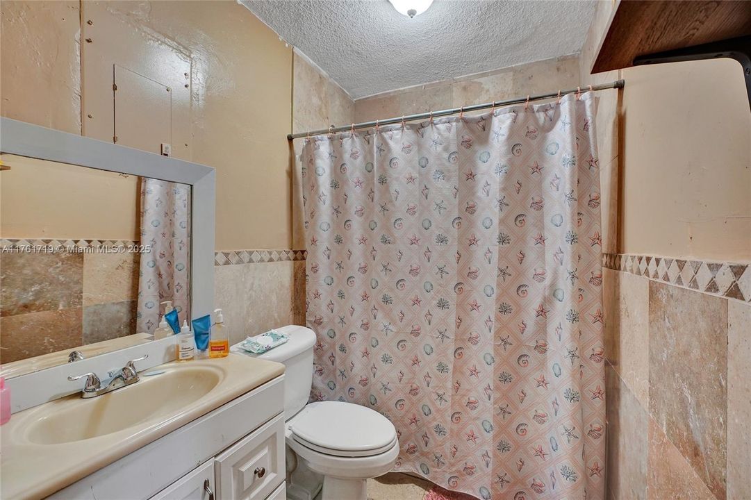 Recently Sold: $550,000 (4 beds, 2 baths, 1592 Square Feet)