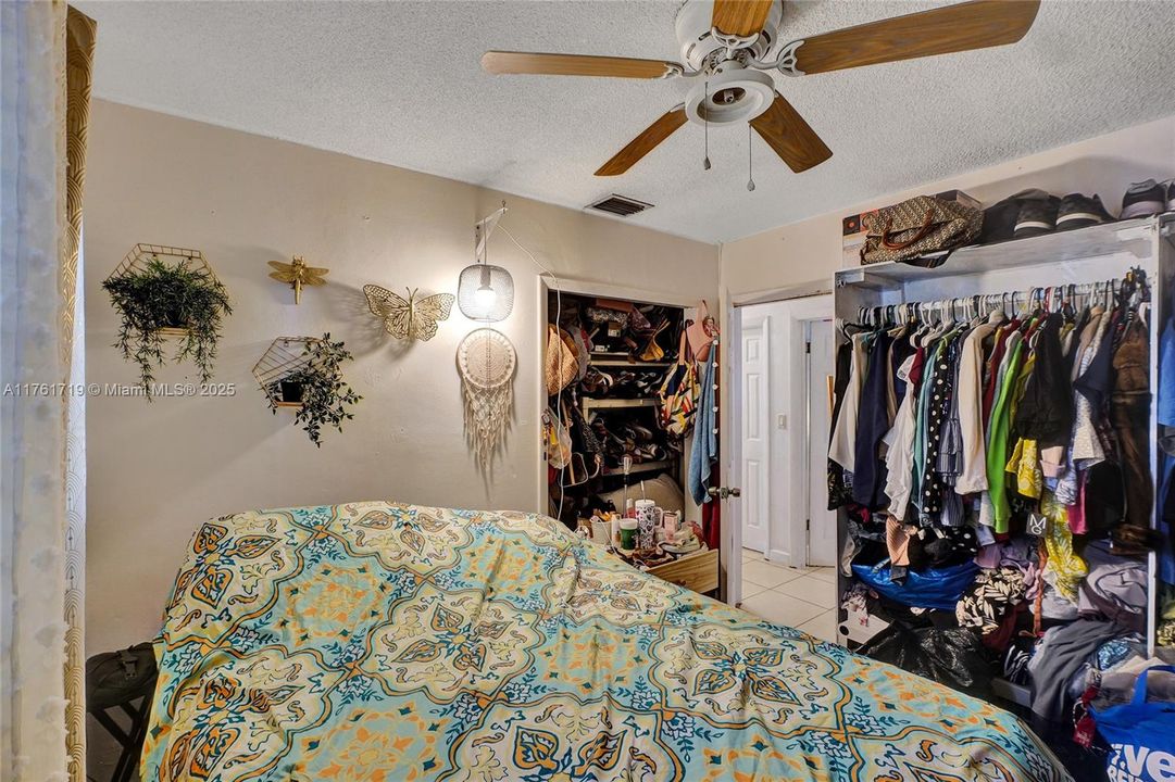 Recently Sold: $550,000 (4 beds, 2 baths, 1592 Square Feet)