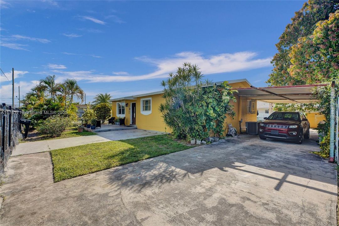 Recently Sold: $550,000 (4 beds, 2 baths, 1592 Square Feet)