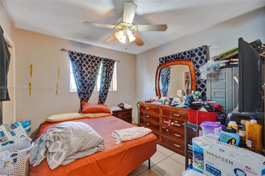 Recently Sold: $550,000 (4 beds, 2 baths, 1592 Square Feet)