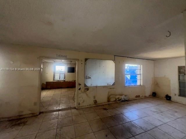 Recently Sold: $200,000 (1 beds, 1 baths, 650 Square Feet)