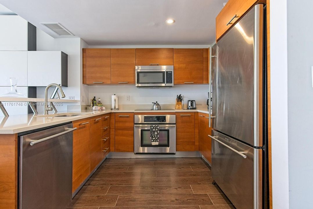 待售: $775,000 (2 贝兹, 2 浴室, 1146 平方英尺)