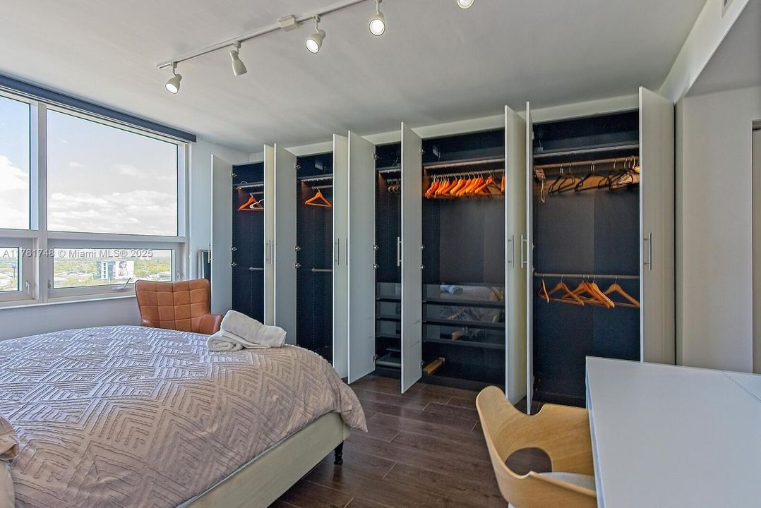 Custom wall to wall closet