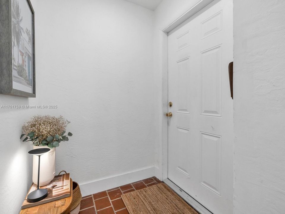 Recently Sold: $599,000 (3 beds, 2 baths, 1328 Square Feet)