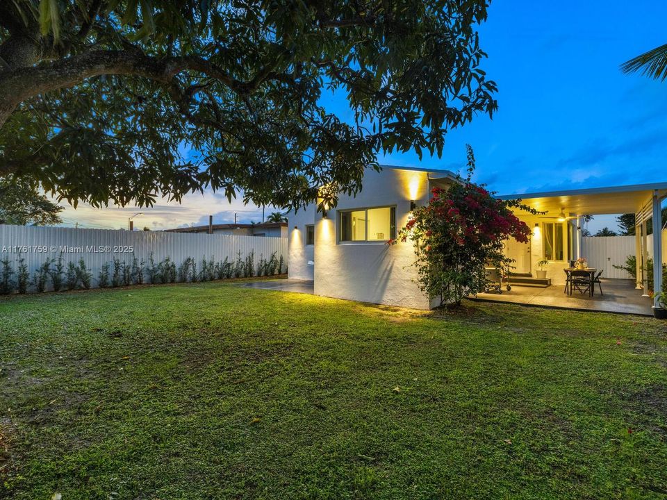 Recently Sold: $599,000 (3 beds, 2 baths, 1328 Square Feet)