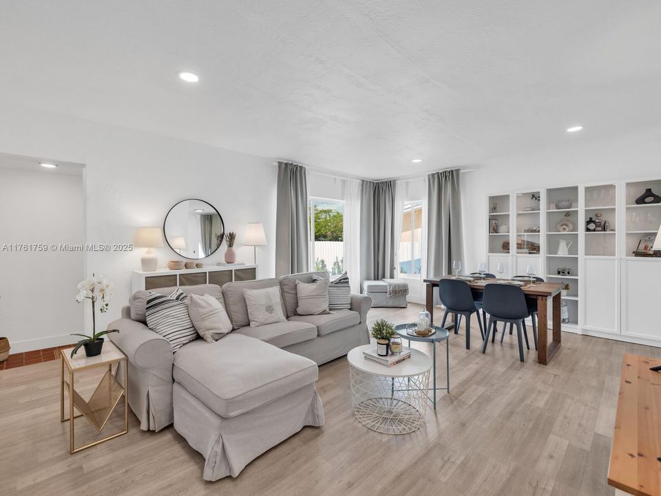 Recently Sold: $599,000 (3 beds, 2 baths, 1328 Square Feet)