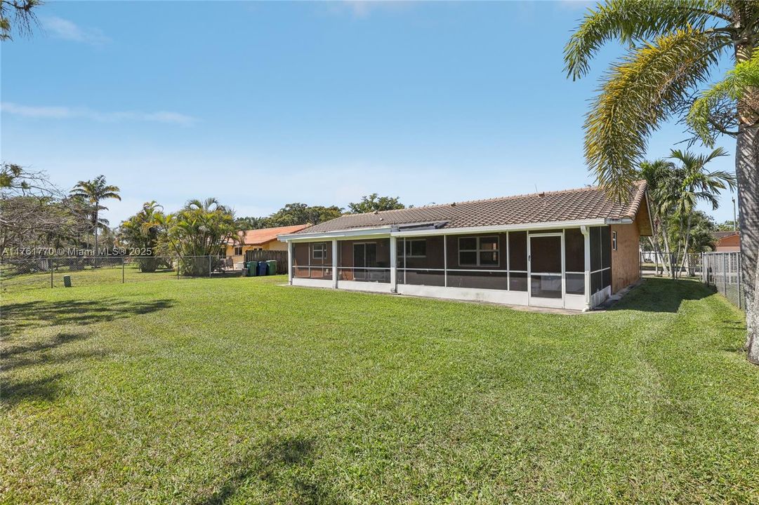 最近售出: $735,000 (4 贝兹, 2 浴室, 1740 平方英尺)