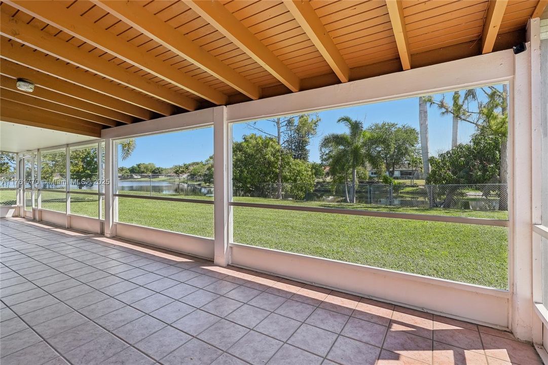 最近售出: $735,000 (4 贝兹, 2 浴室, 1740 平方英尺)