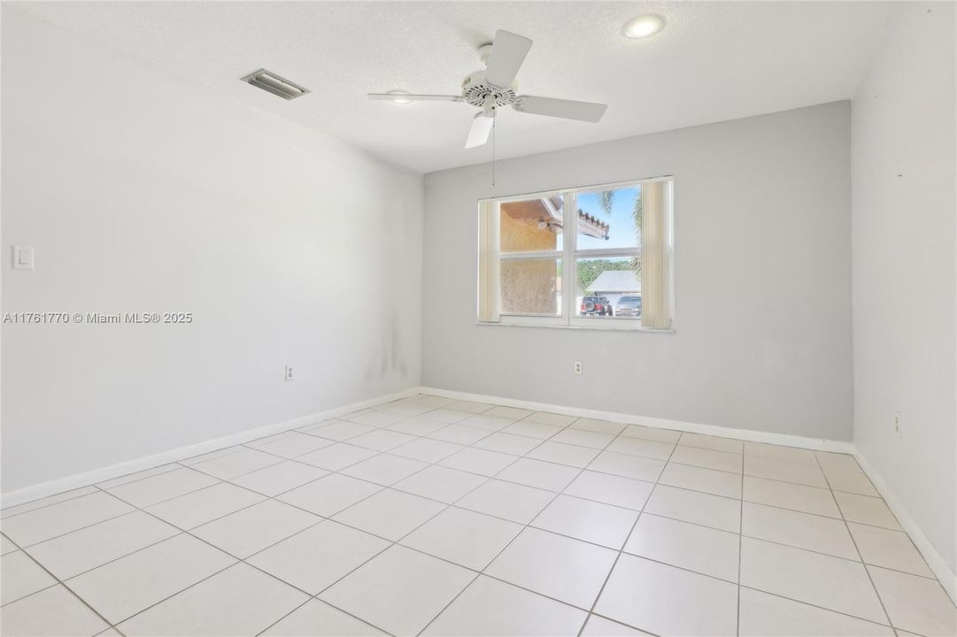 最近售出: $735,000 (4 贝兹, 2 浴室, 1740 平方英尺)