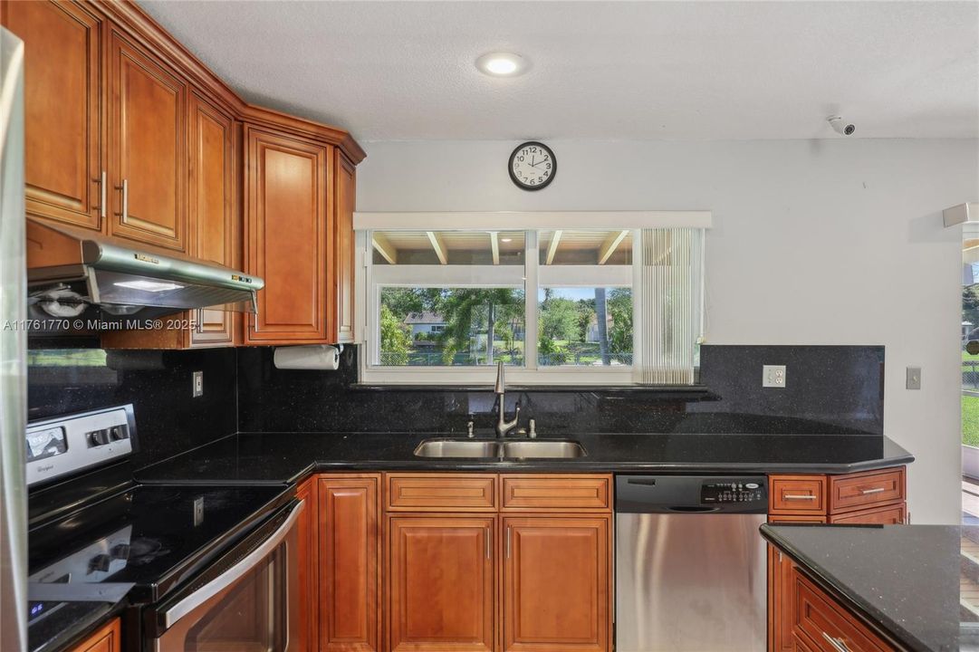 最近售出: $735,000 (4 贝兹, 2 浴室, 1740 平方英尺)