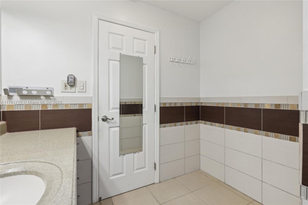 最近售出: $735,000 (4 贝兹, 2 浴室, 1740 平方英尺)