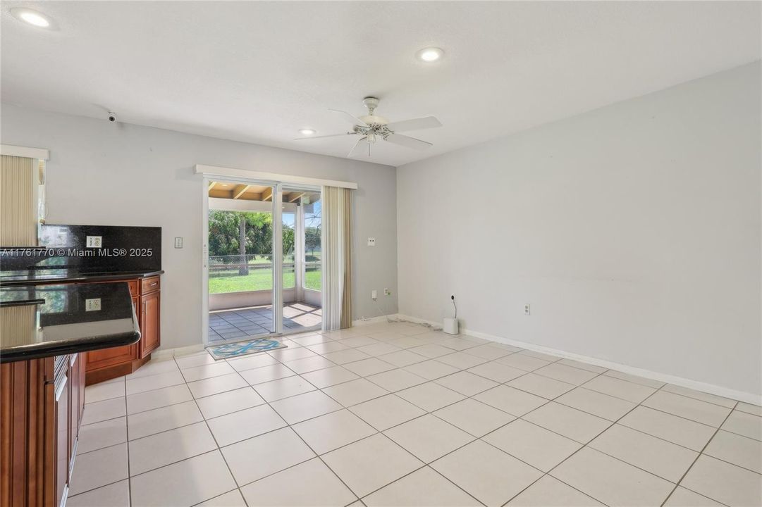 最近售出: $735,000 (4 贝兹, 2 浴室, 1740 平方英尺)