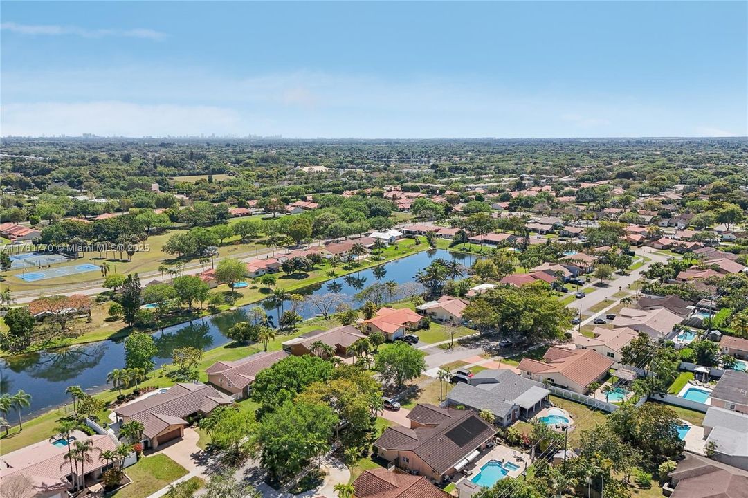 最近售出: $735,000 (4 贝兹, 2 浴室, 1740 平方英尺)