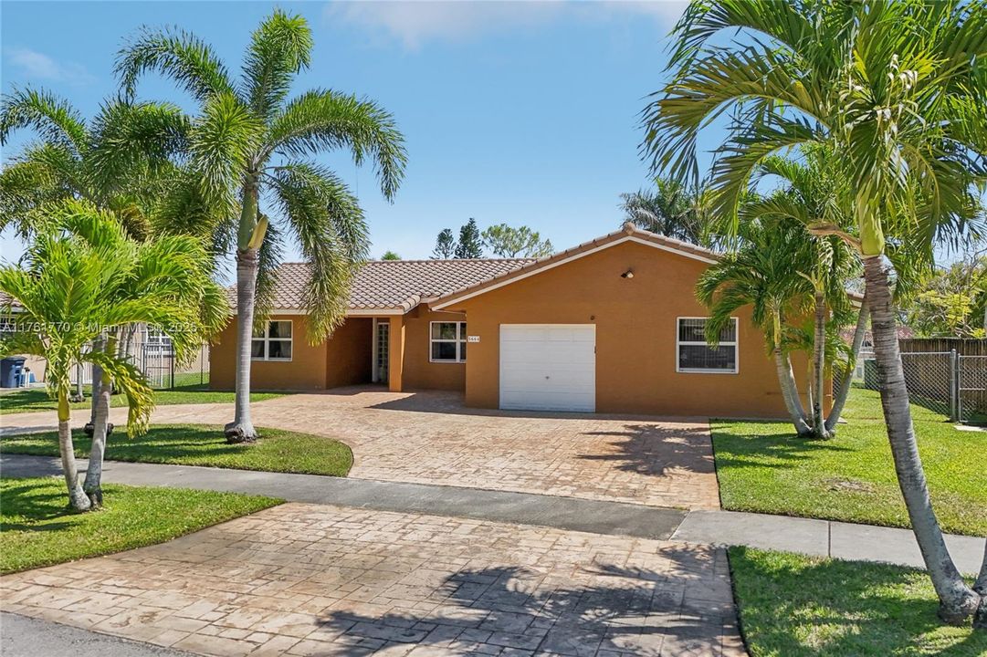 最近售出: $735,000 (4 贝兹, 2 浴室, 1740 平方英尺)