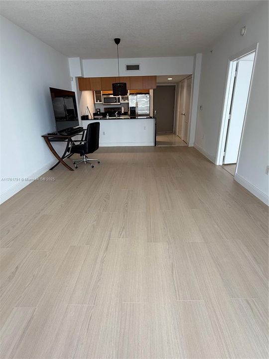 Recently Rented: $2,550 (1 beds, 1 baths, 825 Square Feet)