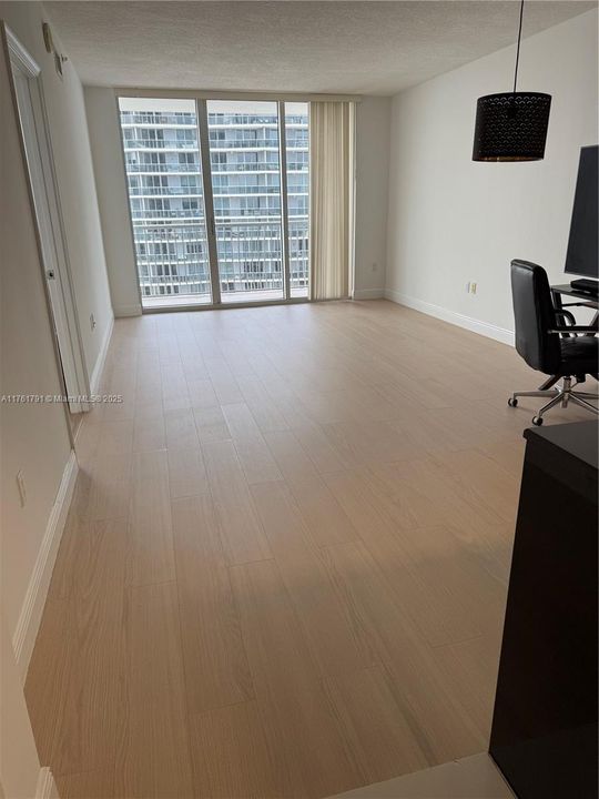 Recently Rented: $2,550 (1 beds, 1 baths, 825 Square Feet)