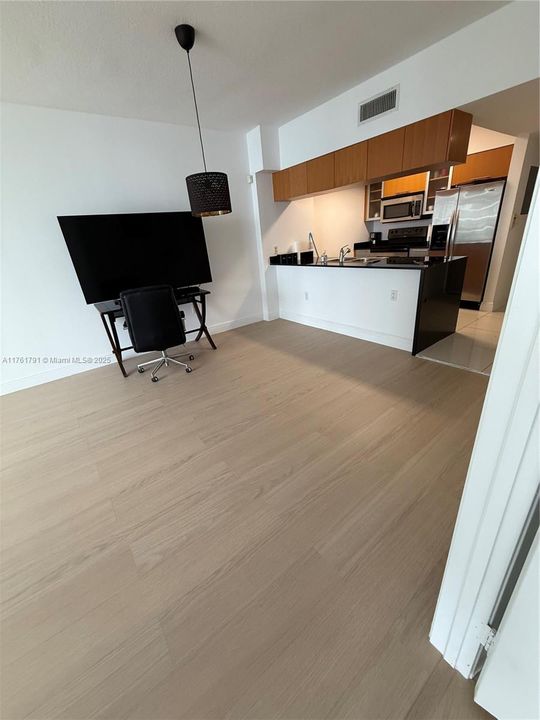 Recently Rented: $2,550 (1 beds, 1 baths, 825 Square Feet)