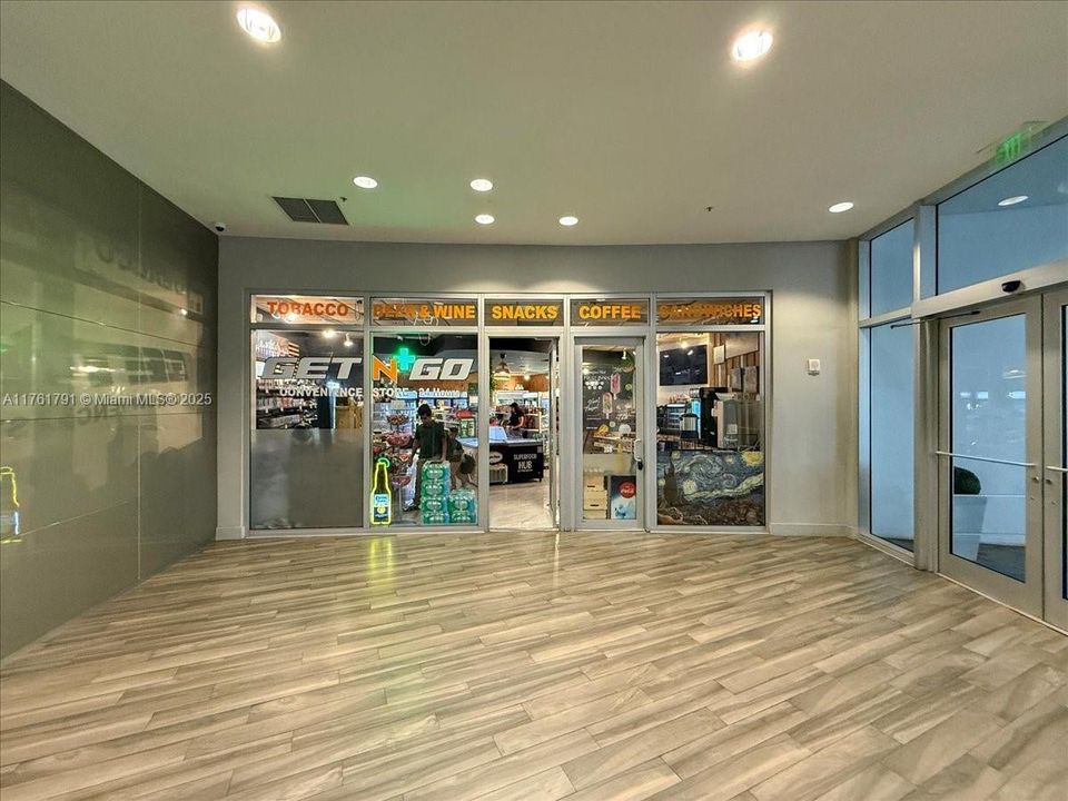 Recently Rented: $2,550 (1 beds, 1 baths, 825 Square Feet)