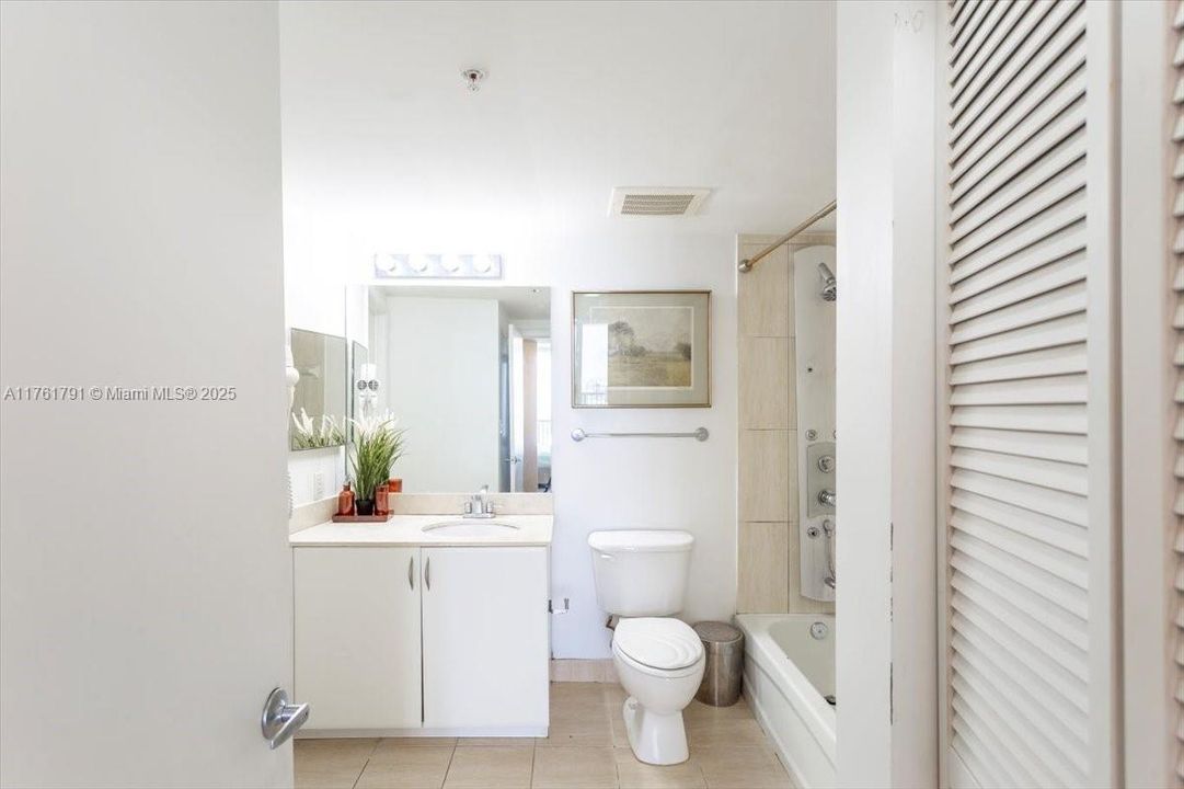 Recently Rented: $2,550 (1 beds, 1 baths, 825 Square Feet)