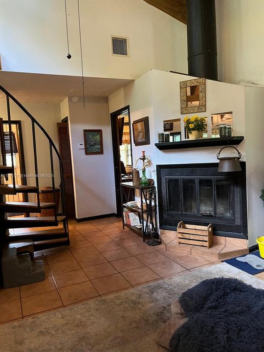 Vendido Recientemente: $615,000 (4 camas, 2 baños, 2192 Pies cuadrados)