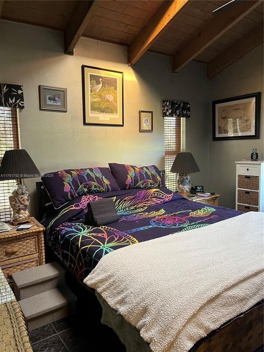 Vendido Recientemente: $615,000 (4 camas, 2 baños, 2192 Pies cuadrados)