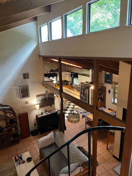 Vendido Recientemente: $615,000 (4 camas, 2 baños, 2192 Pies cuadrados)
