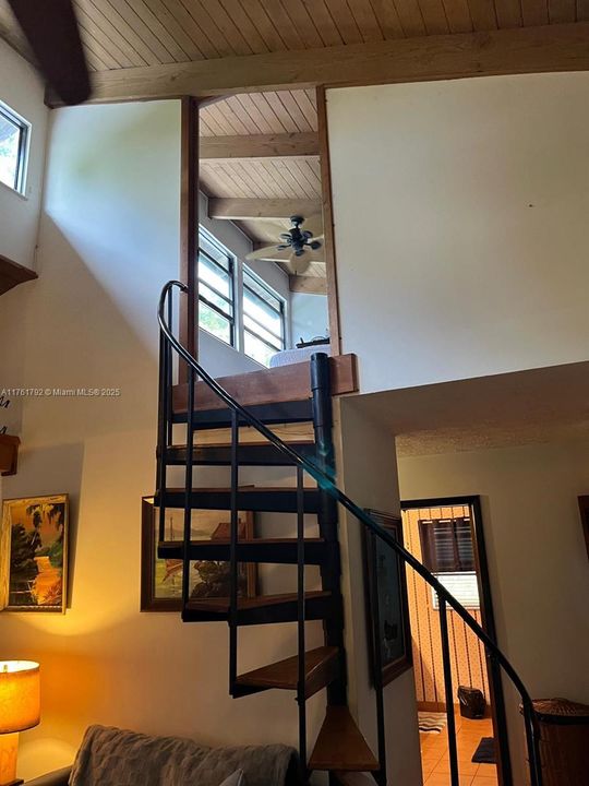 Vendido Recientemente: $615,000 (4 camas, 2 baños, 2192 Pies cuadrados)