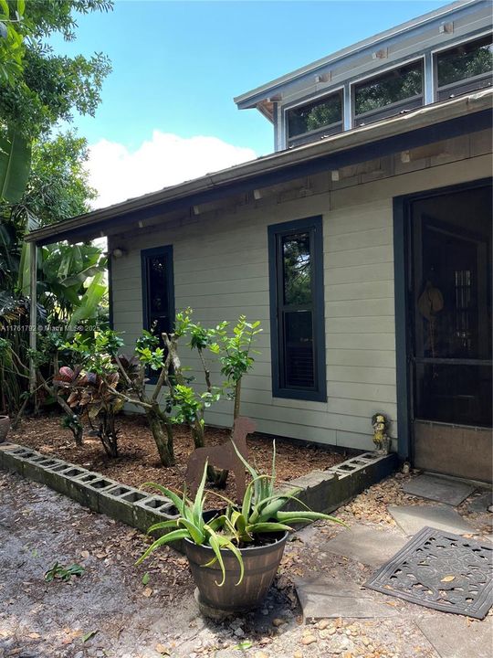 Vendido Recientemente: $615,000 (4 camas, 2 baños, 2192 Pies cuadrados)