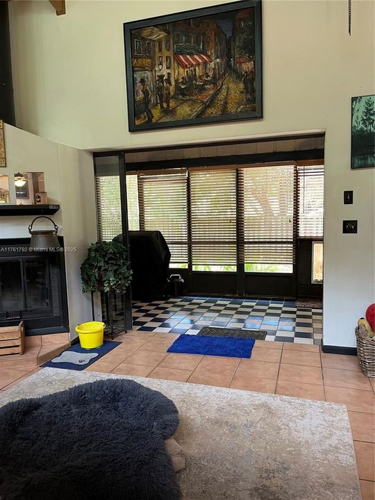 Vendido Recientemente: $615,000 (4 camas, 2 baños, 2192 Pies cuadrados)