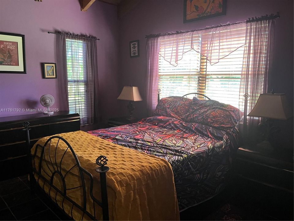 Vendido Recientemente: $615,000 (4 camas, 2 baños, 2192 Pies cuadrados)