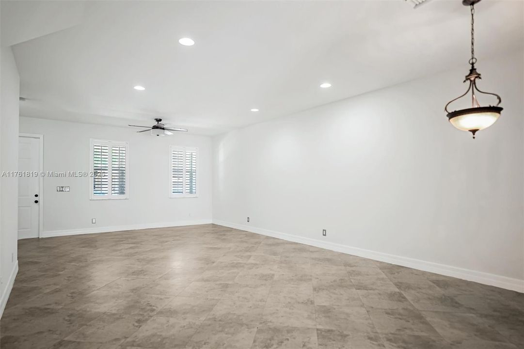 Недавно продано: $499,000 (3 спален, 2 ванн, 1669 Квадратных фут)