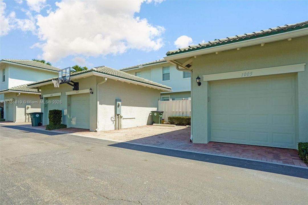 Недавно продано: $499,000 (3 спален, 2 ванн, 1669 Квадратных фут)