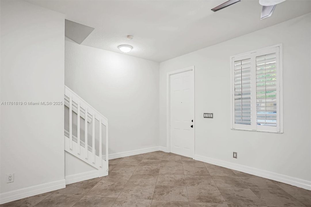 Недавно продано: $499,000 (3 спален, 2 ванн, 1669 Квадратных фут)