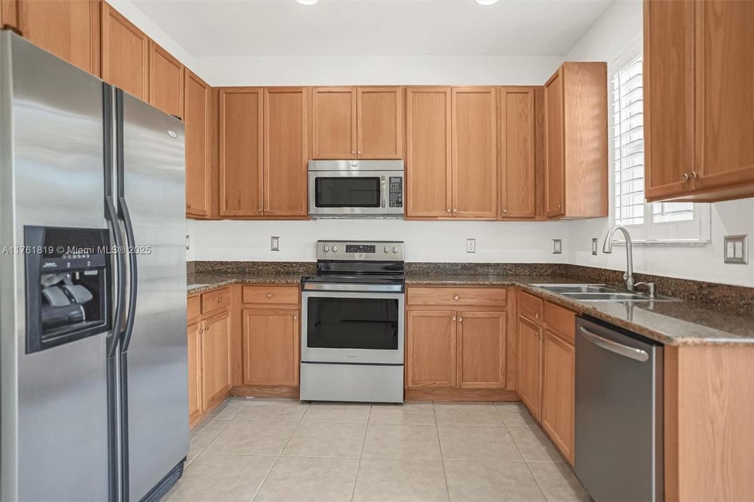 Недавно продано: $499,000 (3 спален, 2 ванн, 1669 Квадратных фут)