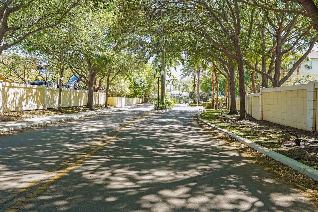 Недавно продано: $499,000 (3 спален, 2 ванн, 1669 Квадратных фут)