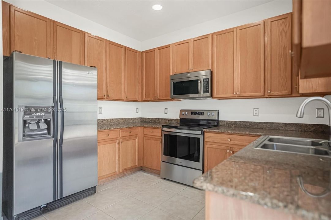 Недавно продано: $499,000 (3 спален, 2 ванн, 1669 Квадратных фут)